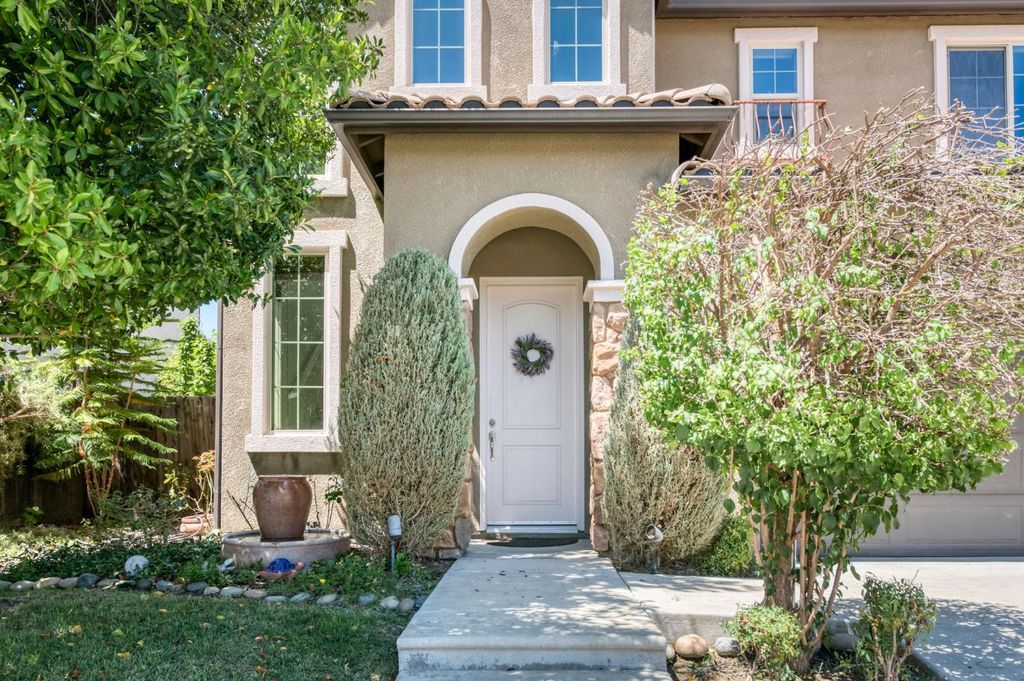 Image 3 of property listing at 1634 E Autumn Sage Avenue, Fresno, CA 93730