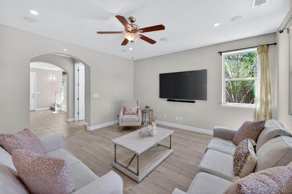 Image 7 of property listing at 1634 E Autumn Sage Avenue, Fresno, CA 93730