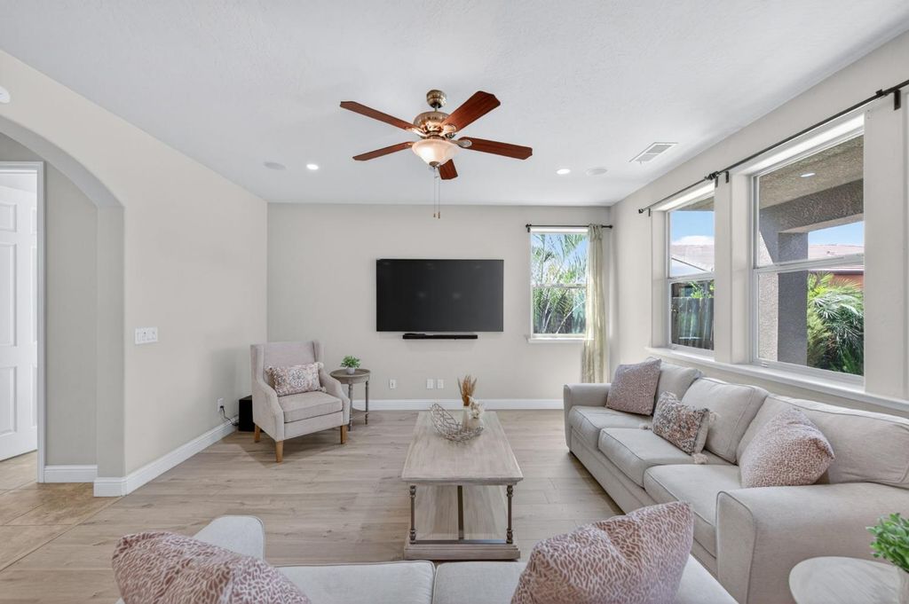 Image 8 of property listing at 1634 E Autumn Sage Avenue, Fresno, CA 93730