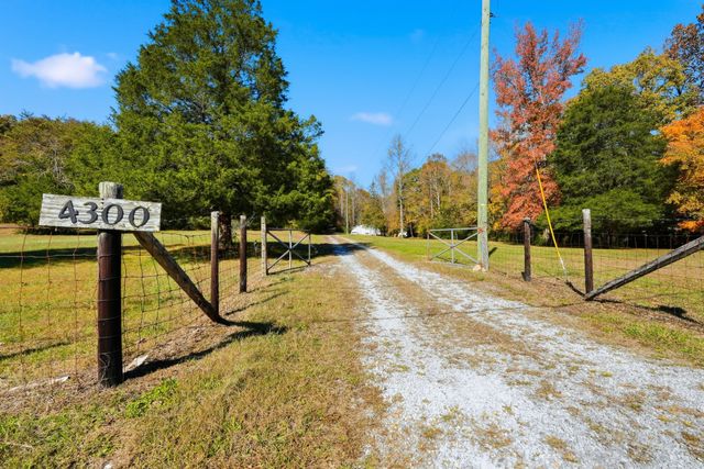 4300 Bull Run Rd, Ashland City, TN 37015