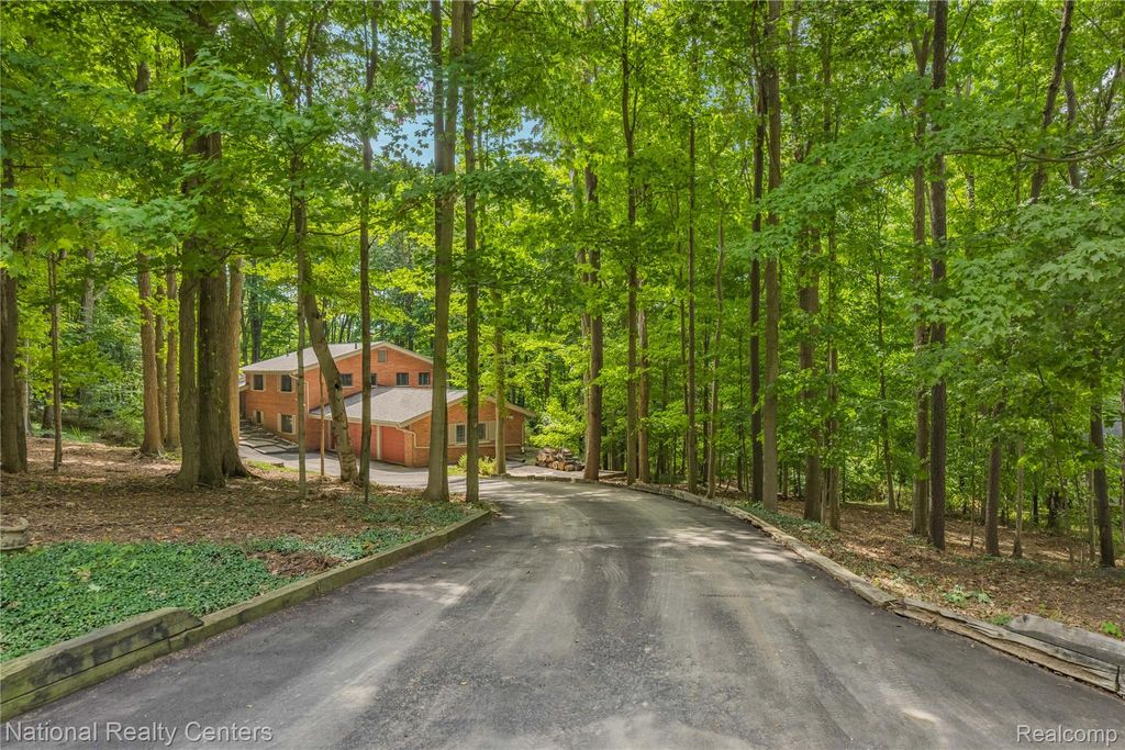 20173 W Whipple Drive, Northville Township, MI 48167