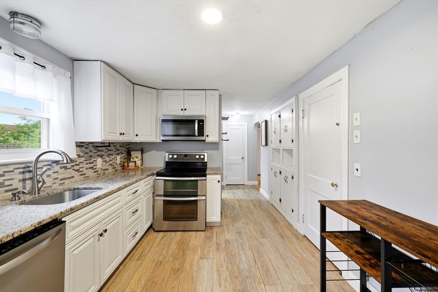 170 Brittany Rd, Springfield, MA 01151