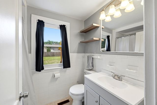 170 Brittany Rd, Springfield, MA 01151