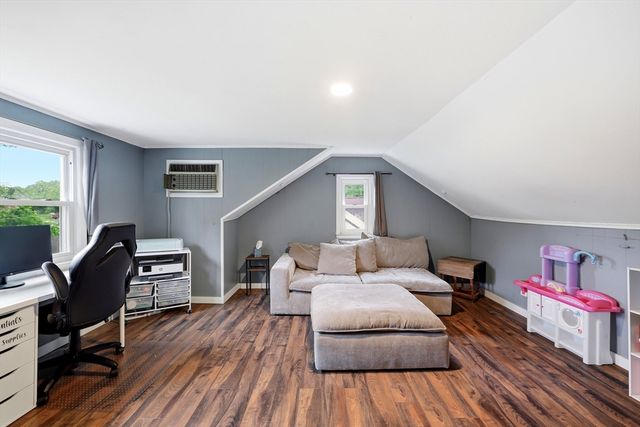 170 Brittany Rd, Springfield, MA 01151