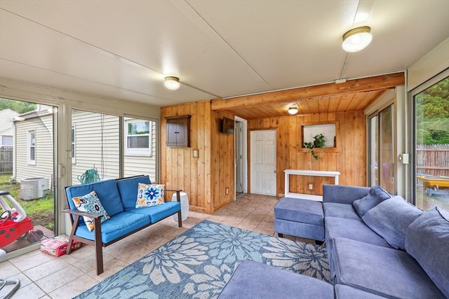 170 Brittany Rd, Springfield, MA 01151