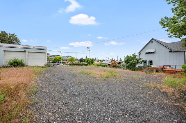 608 S Hatch St, Spokane, WA 99202