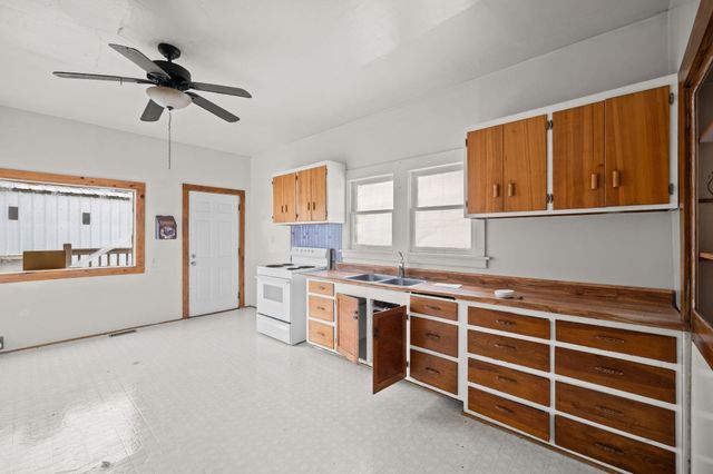 608 S Hatch St, Spokane, WA 99202