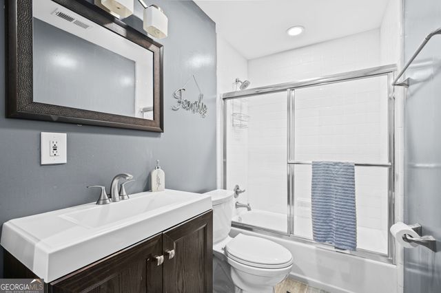 75 Waters Edge Lane, Newnan, GA 30263