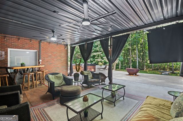 75 Waters Edge Lane, Newnan, GA 30263