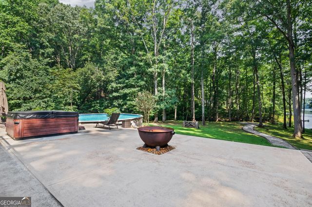 75 Waters Edge Lane, Newnan, GA 30263