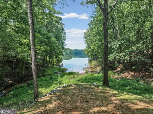 75 Waters Edge Lane, Newnan, GA 30263
