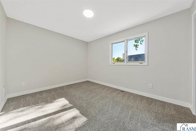 1639 Pleasant View Drive, North Mankato, MN 56003