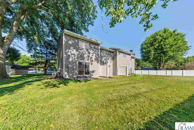 1639 Pleasant View Drive, North Mankato, MN 56003