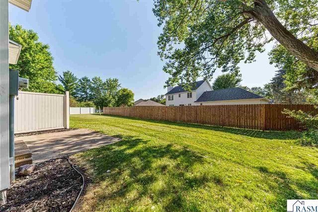 1639 Pleasant View Drive, North Mankato, MN 56003