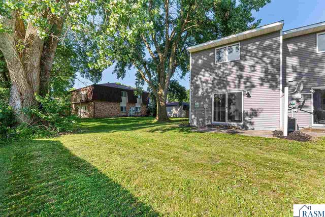 1639 Pleasant View Drive, North Mankato, MN 56003