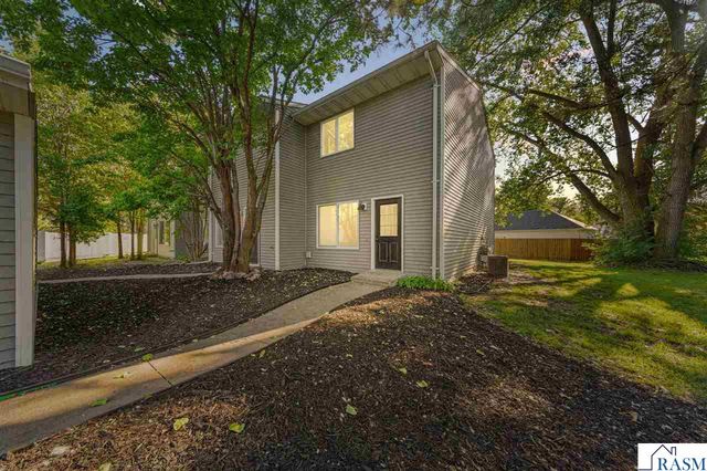 1639 Pleasant View Drive, North Mankato, MN 56003