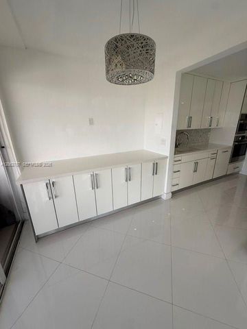19707 Turnberry Way 24B, Aventura, FL 33180