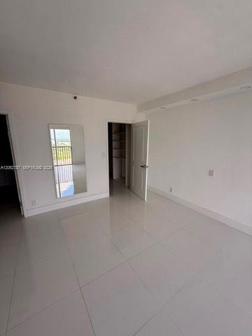 19707 Turnberry Way 24B, Aventura, FL 33180