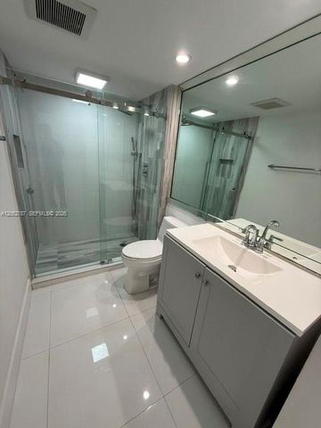 19707 Turnberry Way 24B, Aventura, FL 33180
