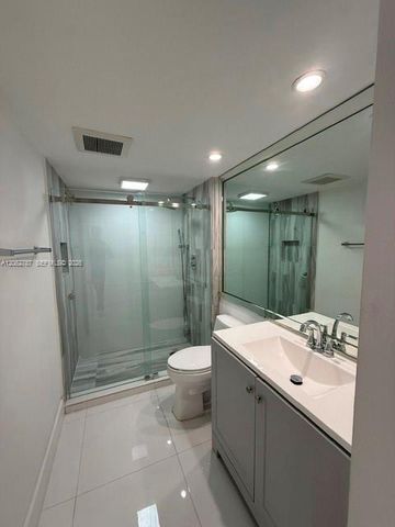 19707 Turnberry Way 24B, Aventura, FL 33180