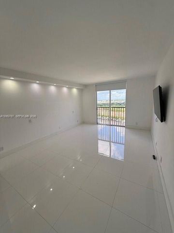 19707 Turnberry Way 24B, Aventura, FL 33180