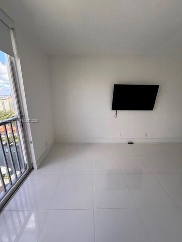 19707 Turnberry Way 24B, Aventura, FL 33180