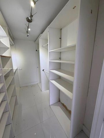 19707 Turnberry Way 24B, Aventura, FL 33180