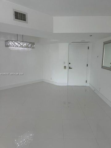 19707 Turnberry Way 24B, Aventura, FL 33180