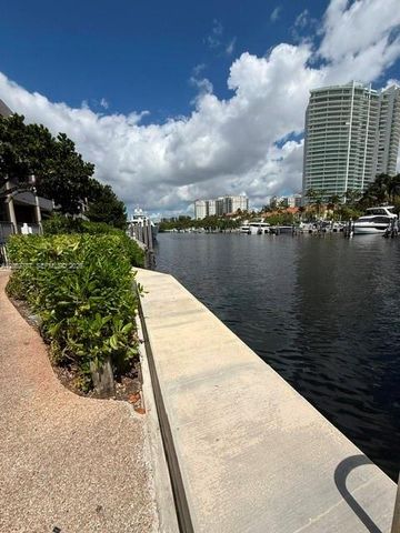 19707 Turnberry Way 24B, Aventura, FL 33180