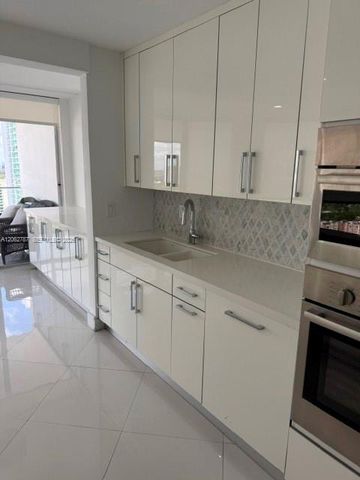 19707 Turnberry Way 24B, Aventura, FL 33180