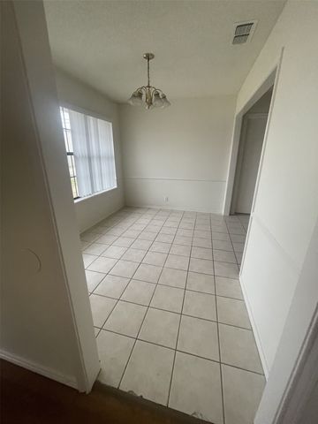 715 W Chestnut Street, Denison, TX 75020