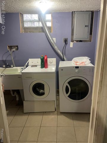 8109 Beaverland, Redford, MI 48239