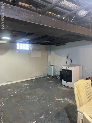 8109 Beaverland, Redford, MI 48239