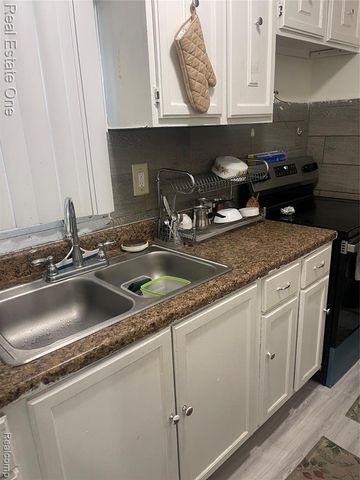 8109 Beaverland, Redford, MI 48239