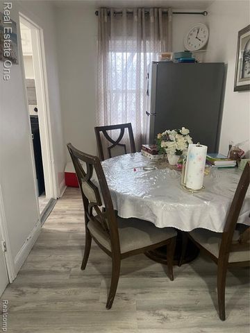 8109 Beaverland, Redford, MI 48239