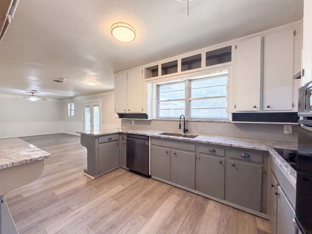 5421 Bonnie Wayne Street, Haltom City, TX 76117