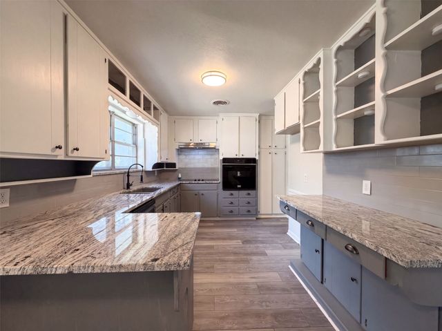 5421 Bonnie Wayne Street, Haltom City, TX 76117