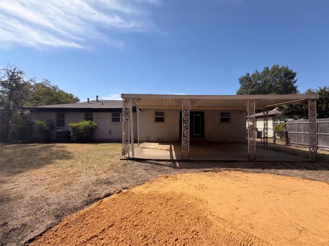 5421 Bonnie Wayne Street, Haltom City, TX 76117