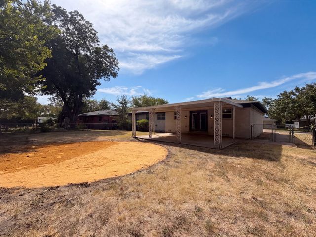 5421 Bonnie Wayne Street, Haltom City, TX 76117