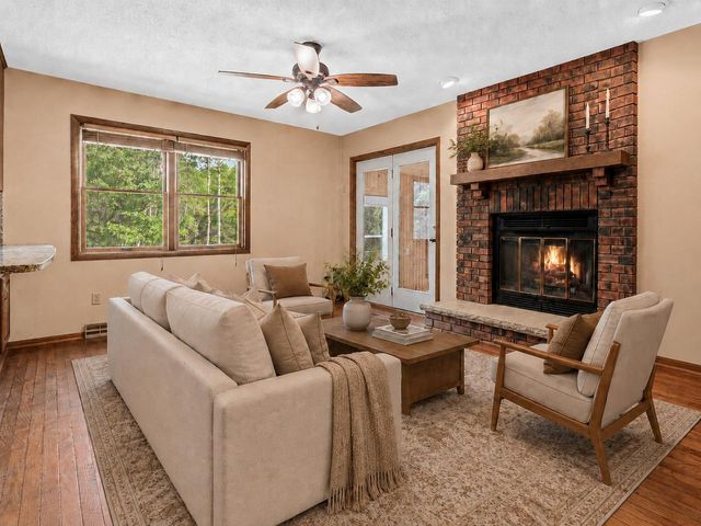 238 Glen Circle, River Falls, WI 54022