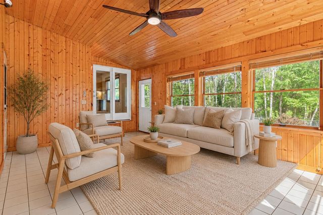 238 Glen Circle, River Falls, WI 54022