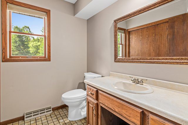 238 Glen Circle, River Falls, WI 54022