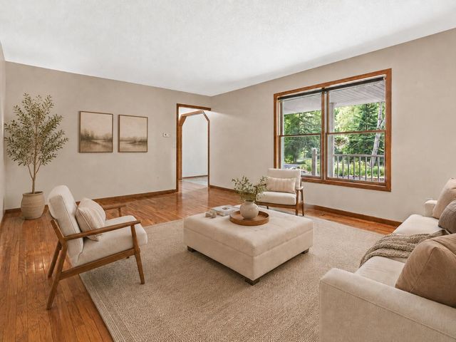 238 Glen Circle, River Falls, WI 54022