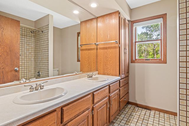 238 Glen Circle, River Falls, WI 54022