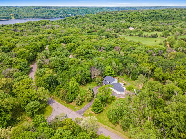 238 Glen Circle, River Falls, WI 54022