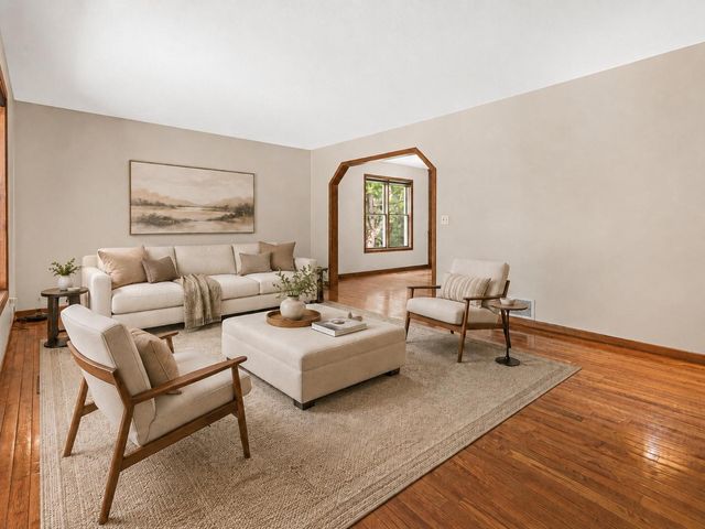 238 Glen Circle, River Falls, WI 54022