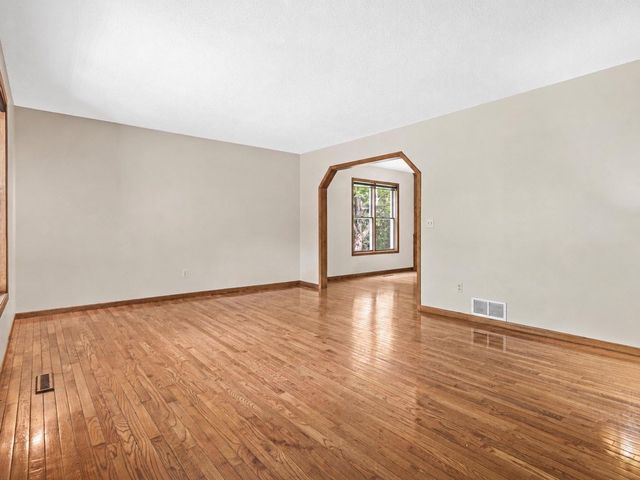 238 Glen Circle, River Falls, WI 54022