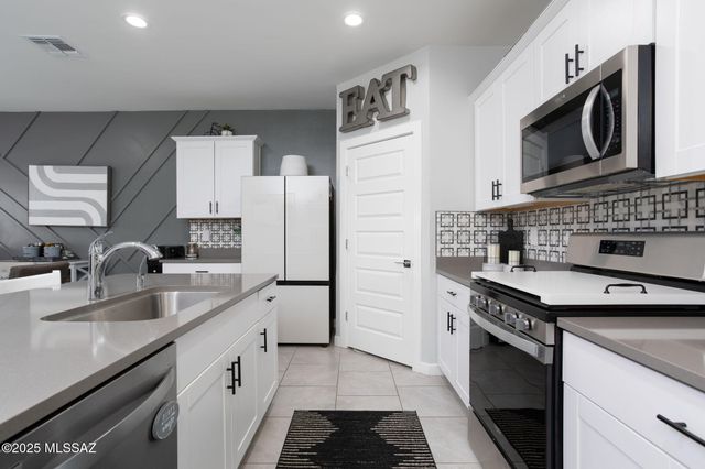 12481 W Mieko Lane, Marana, AZ 85653