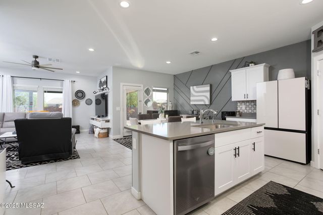 12481 W Mieko Lane, Marana, AZ 85653