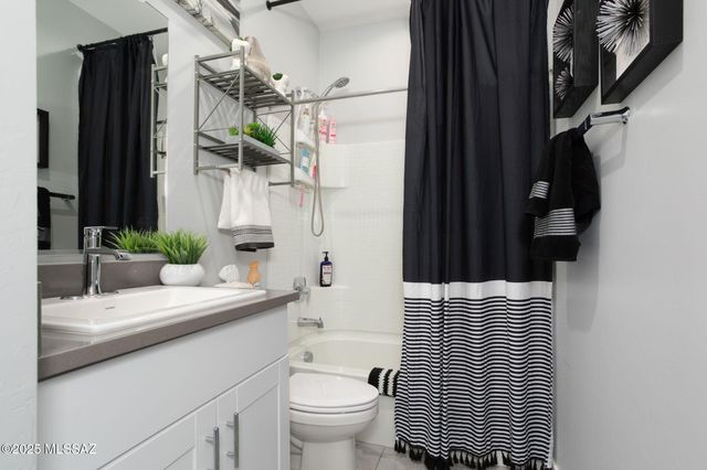 12481 W Mieko Lane, Marana, AZ 85653